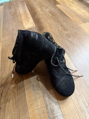 Toms Black Wedge Lace-Up Ankle Shoes